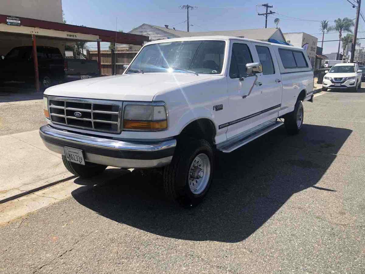 1992 Ford F-350 Pickup White 4WD Automatic 1992 Ford F-350