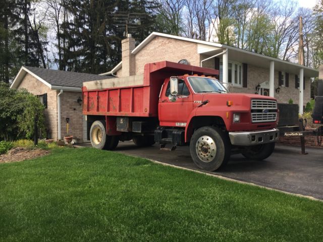 1992 Ford F700 2-door