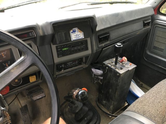 1992 Ford F700 2-door - photo 6