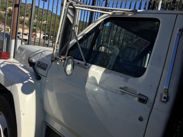 1992 FORD F700 F-SERIES Flat Bed 24FT Steak Bed Excellent condition 1992 Ford F-550