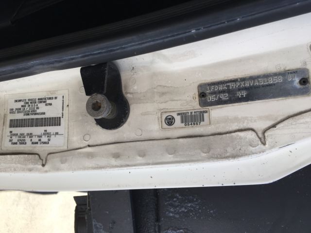 1992 Ford F-550 - photo 13