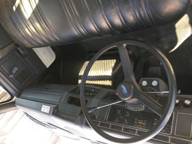 1992 Ford F-550 - photo 8