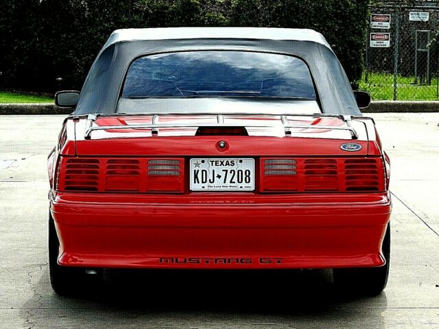 1992 Ford Mustang GT CONVERTIBLE - photo 2