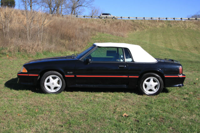 1992 Ford Mustang GT - photo 2