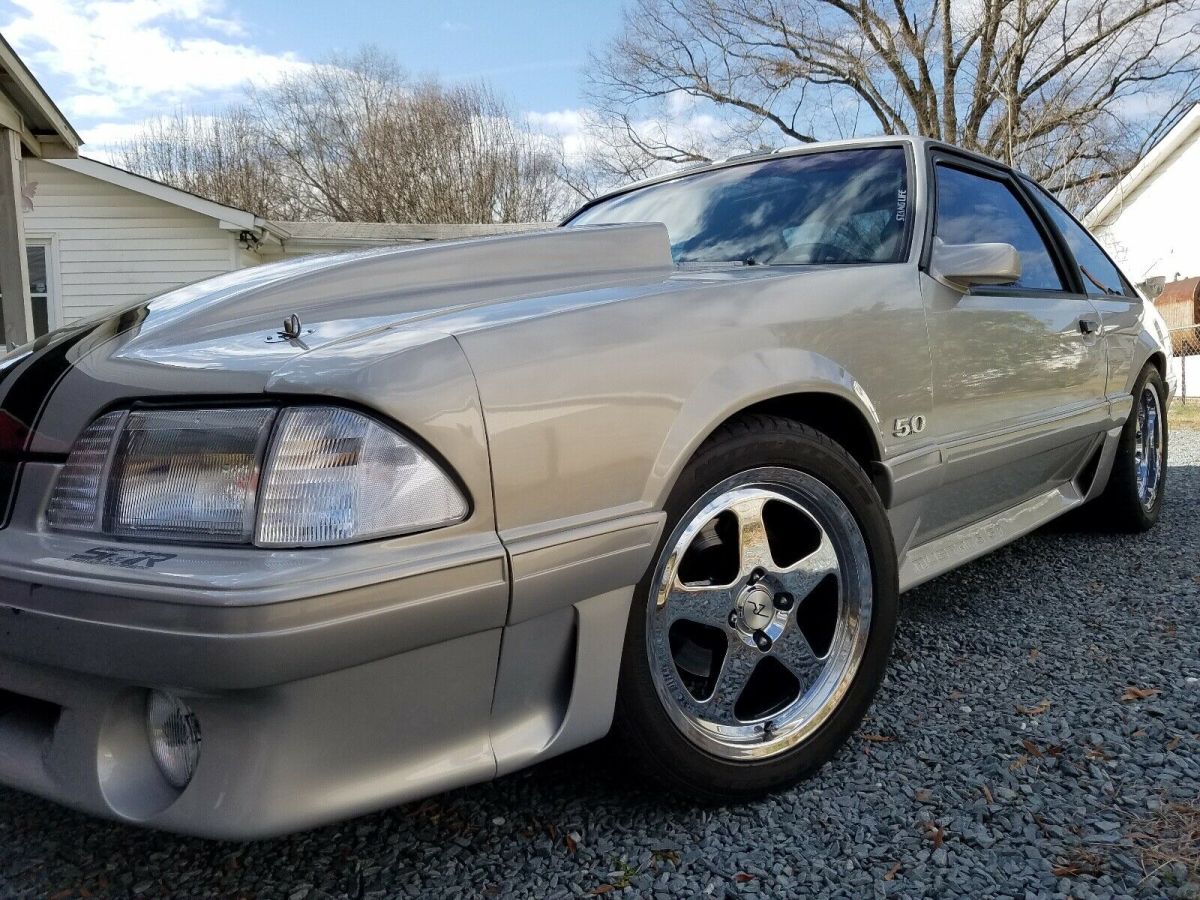 1992 Ford Mustang GT - photo 4