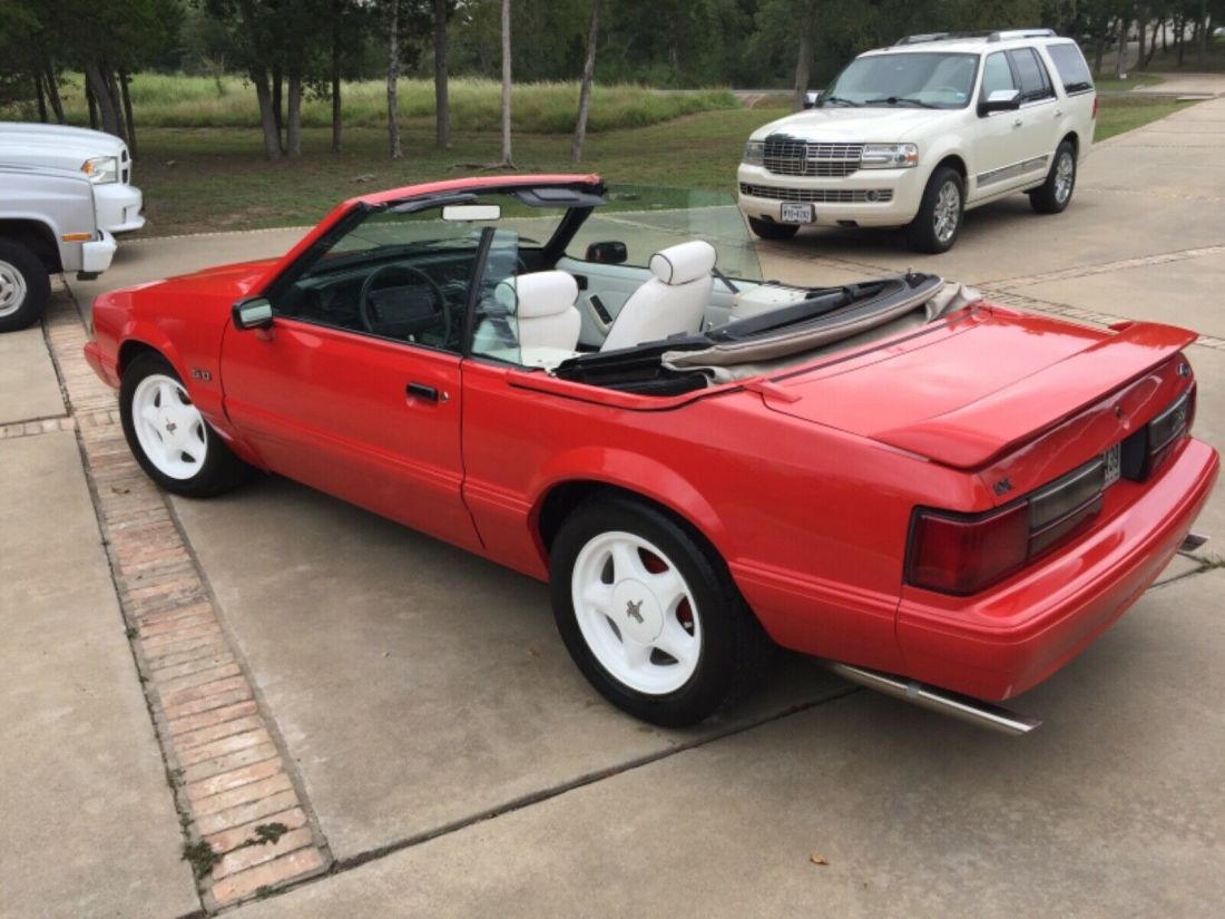 1992 Ford Mustang LX “Feature Car”, “Limited Edition”, or “Summer Special” 1992 Ford Mustang LX