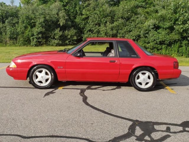 1992 FORD MUSTANG NOTCH BACK COUPE 5.0 5 SPEED BEAUTIFUL BRIGHT RED EXTERIOR !!! 1992 Ford Mustang 5.0 NOTCHBACK