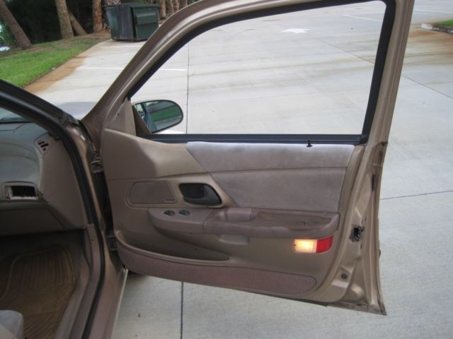 1992 Ford Taurus - photo 10
