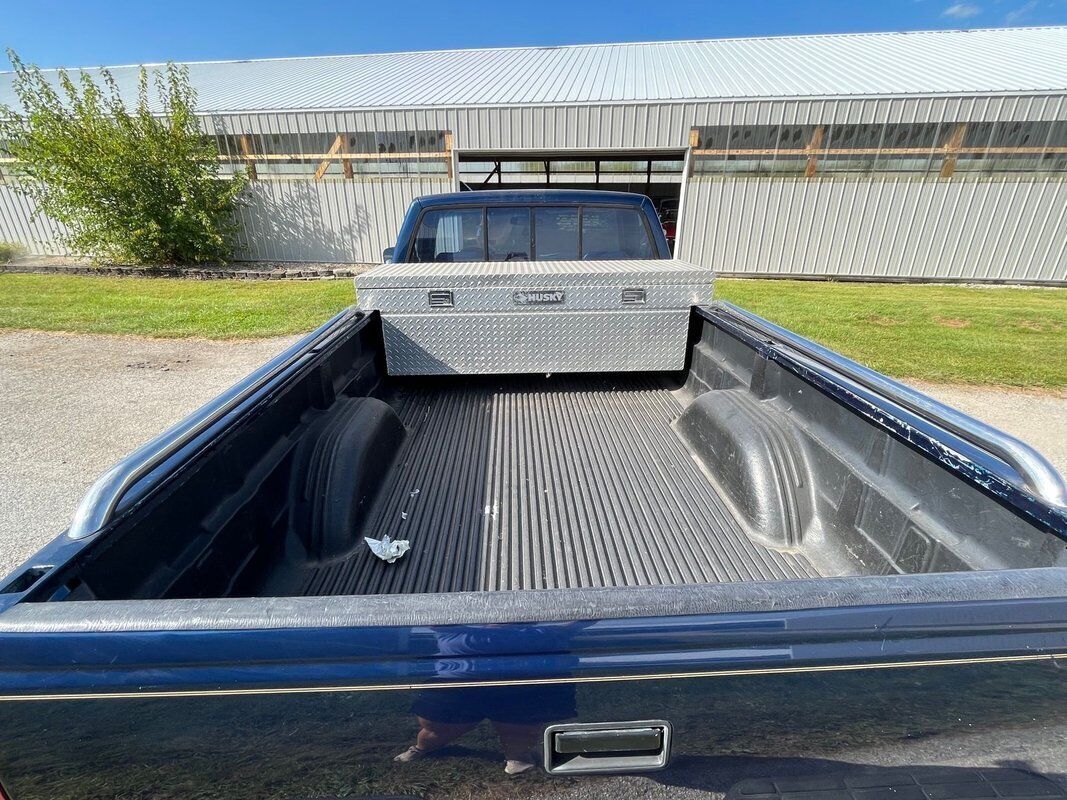 1992 GMC Sierra 1500 Reg Cab 117.5" WB - photo 2