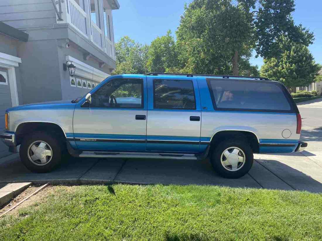 1992 GMC K1500 Suburban SUV Blue 4WD Automatic K1500 1992 GMC K1500 Suburban K1500