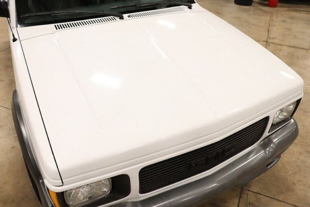 1992 GMC Typhoon -- - photo 9