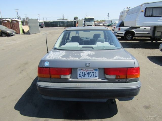 1992 Honda Accord DX - photo 4