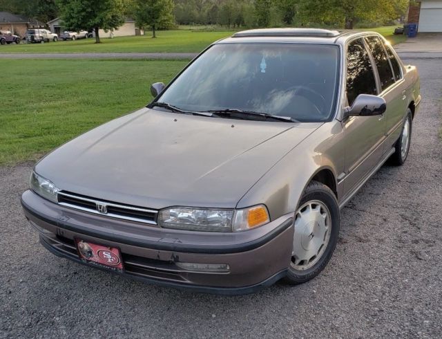 1992 Honda Accord EX Sedan 5 speed transmission 1992 Honda Accord EX