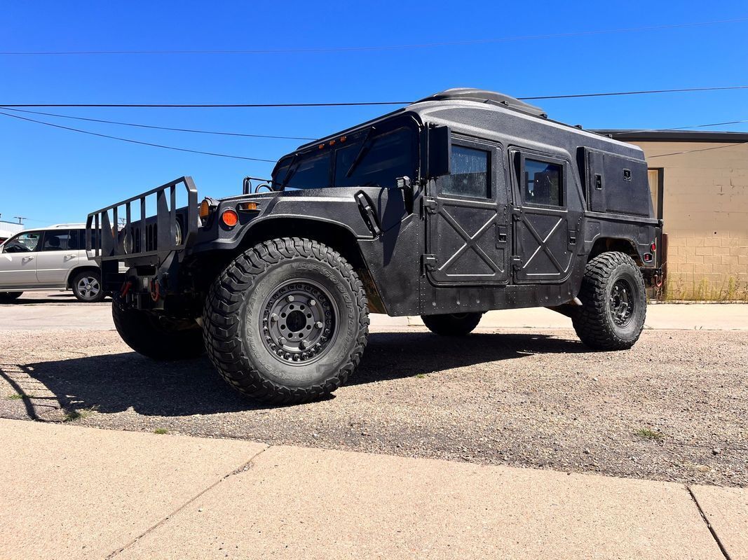 1992 Hummer H1 full cistom build 17,388 Miles Black 1992 Hummer H1 full cistom build