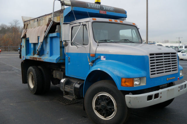 1992 INTERNATIONAL 4700 DUMP TRUCK with SANDER 1992 International Harvester Other