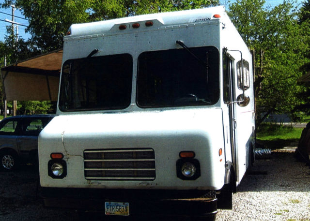 1992 Isuzu NPR Box Truck - photo 3
