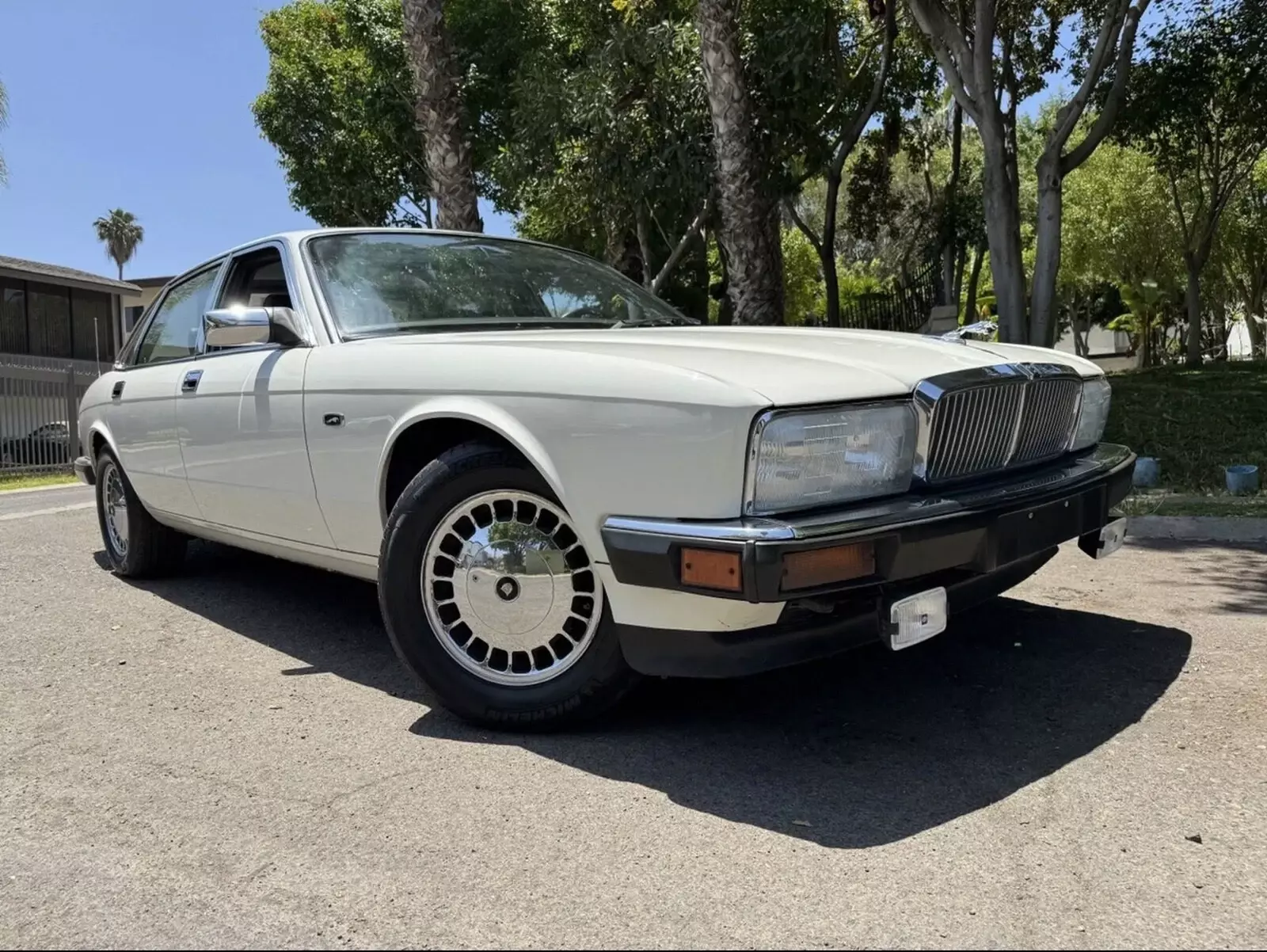 1992 Jaguar XJ6 4.0 Sovereign – Rare White on Black | Collector's Condition 1992 Jaguar XJ6 SOVEREIGN