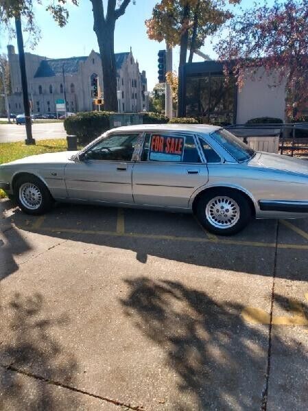 1992 Jaguar XJ6 Sovereign 4 dtr sedan Low Miles 32867 Sunroof 1992 Jaguar XJ