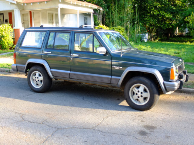 1992 Jeep Cherokee 2WD 4.0L 1992 Jeep Cherokee
