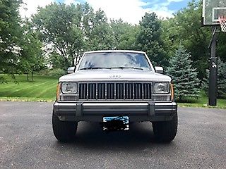 1992 Jeep Cherokee 4x4 6cyl 1992 Jeep Cherokee GREY