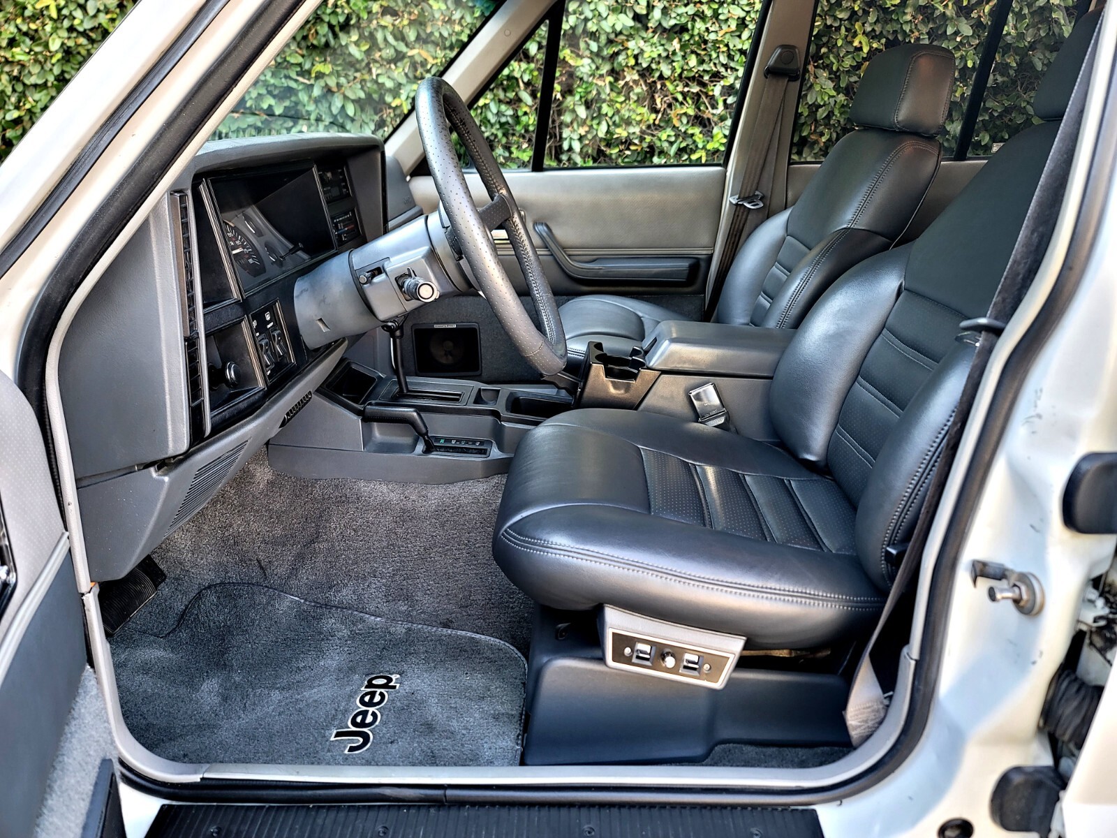 1992 Jeep Cherokee Limited 4x4 - photo 11