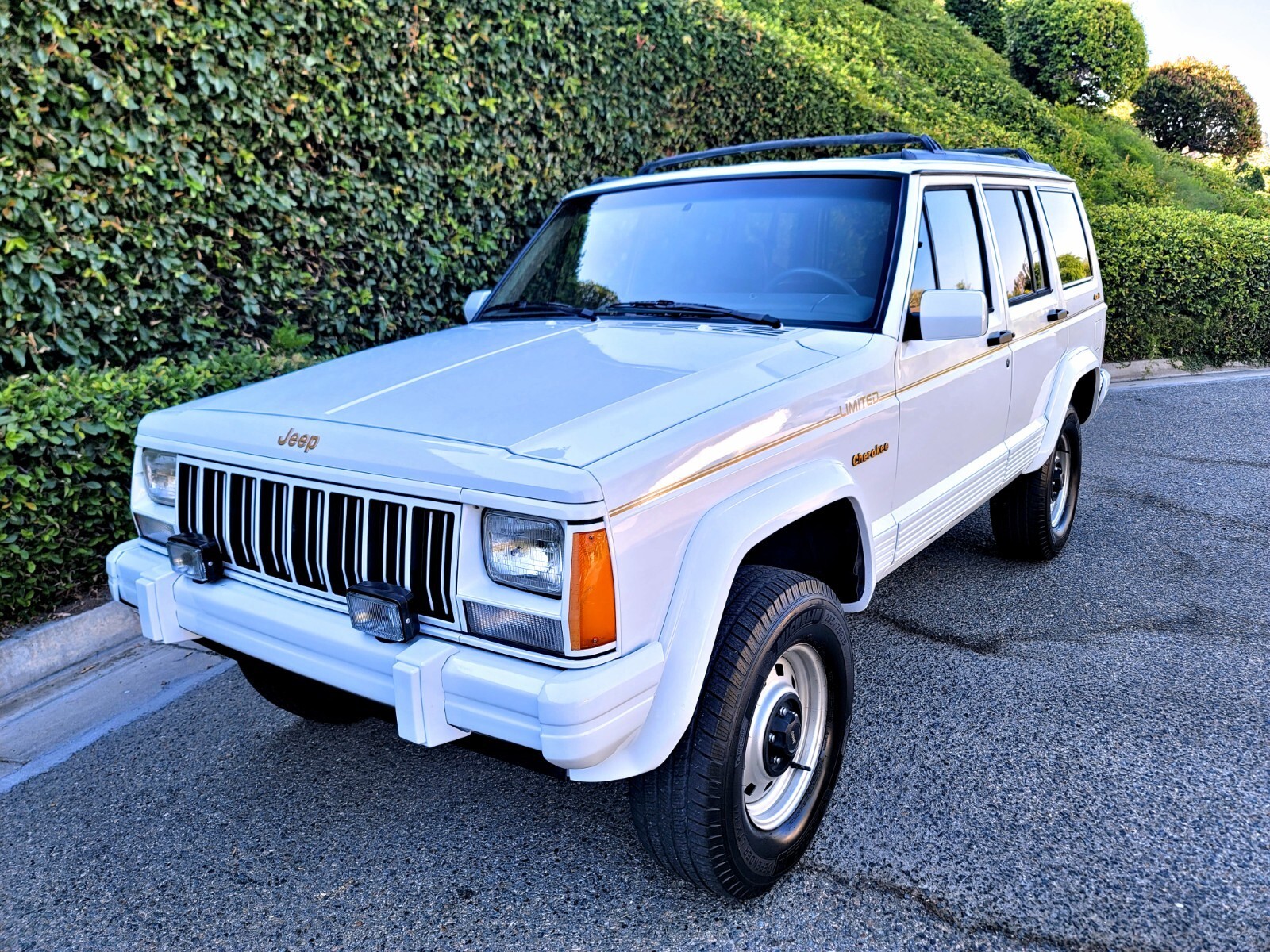 1992 Jeep Cherokee Limited 4x4 - photo 3
