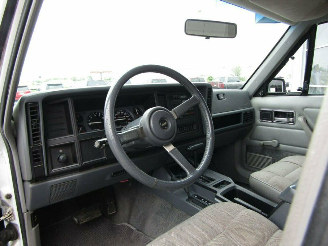 1992 Jeep Cherokee 4dr Wagon Sport 4WD - photo 10