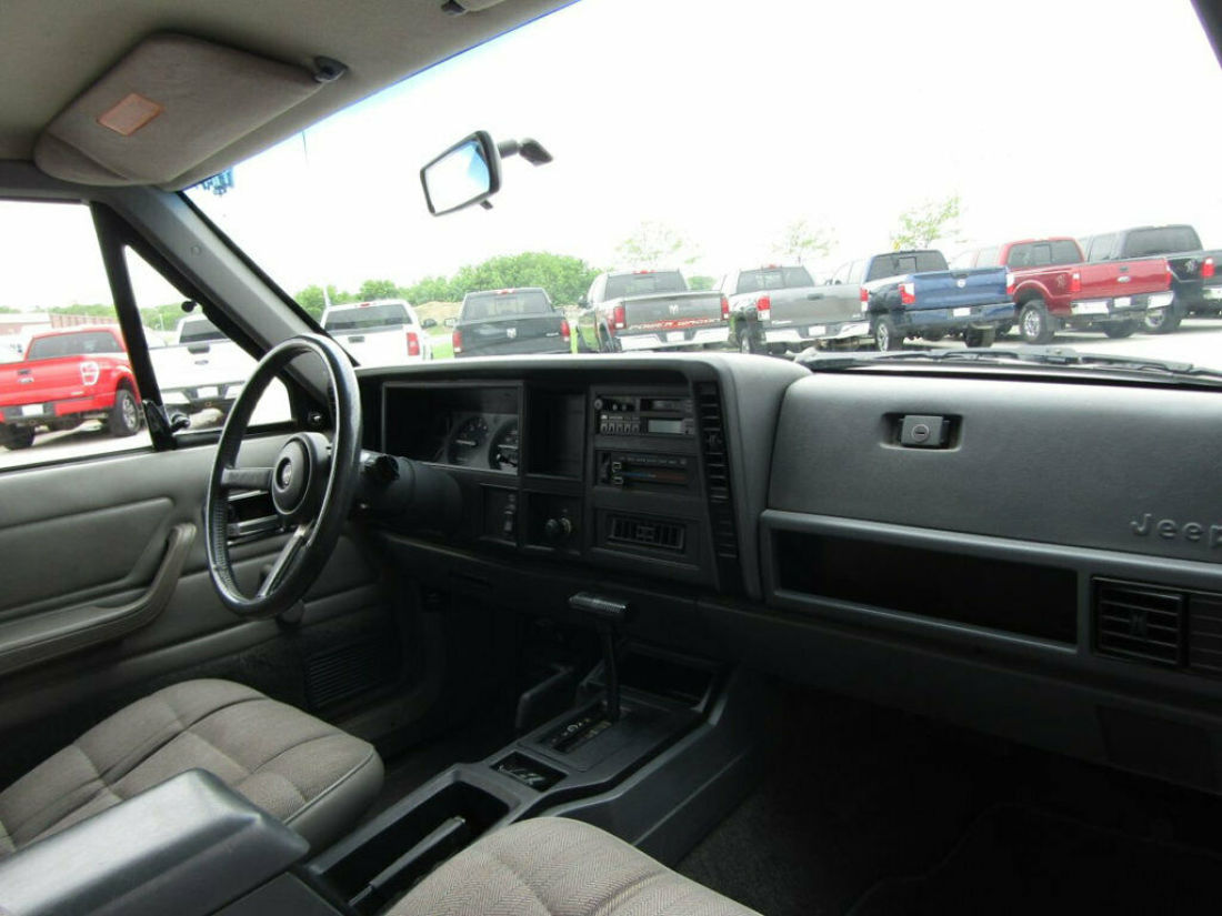 1992 Jeep Cherokee 4dr Wagon Sport 4WD - photo 11
