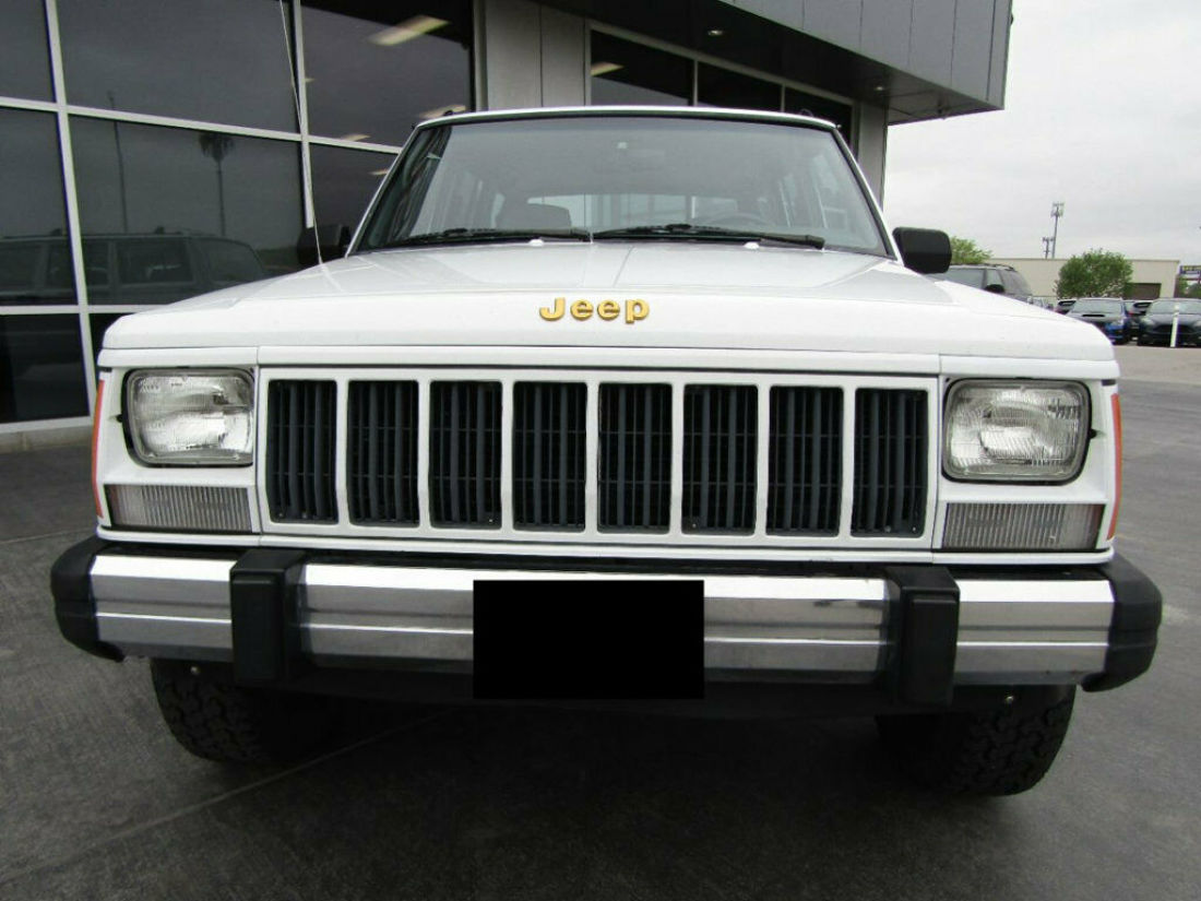 1992 Jeep Cherokee 4dr Wagon Sport 4WD - photo 2