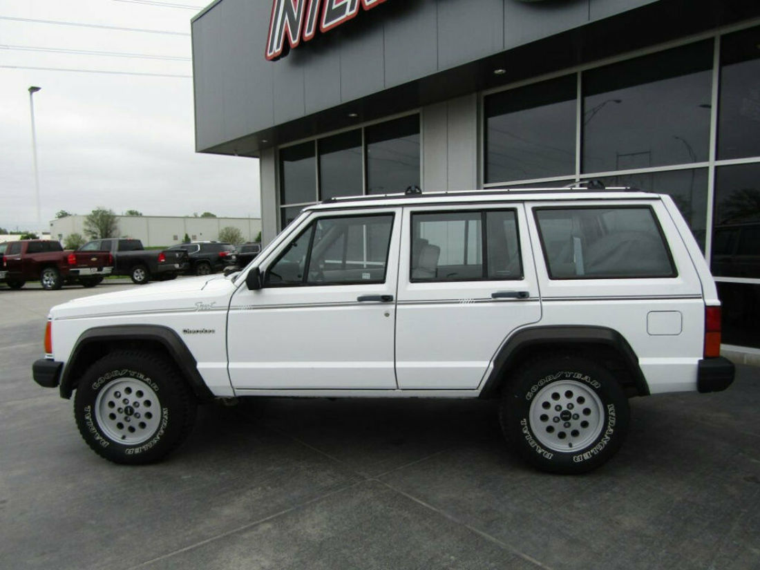 1992 Jeep Cherokee 4dr Wagon Sport 4WD - photo 4