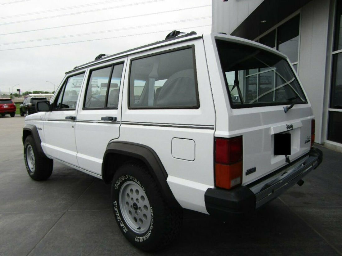 1992 Jeep Cherokee 4dr Wagon Sport 4WD - photo 5