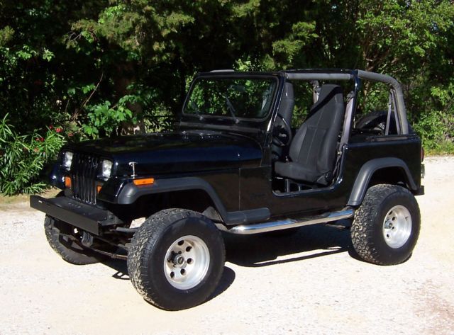 1992 JEEP WRANGLER - OFF ROAD READY WITH PROFESSIONAL 6 INCH LIFT - EXTRA CLEAN 1992 Jeep Wrangler