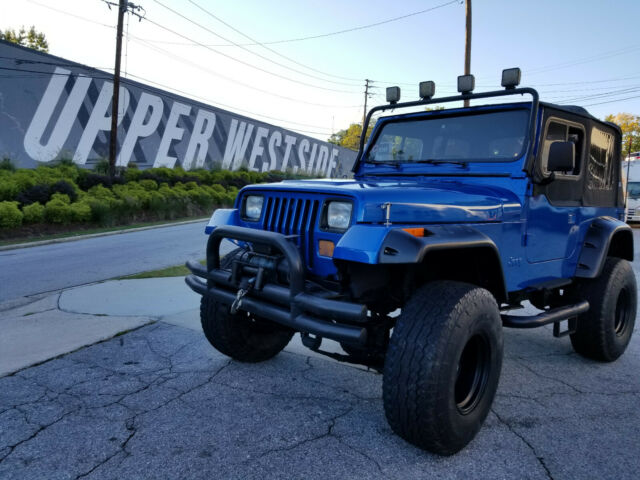 1992 Jeep Wrangler YJ 4.0L 6Cyl 4x4 5-Spd lifted professionally 1992 Jeep Wrangler YJ - OEM 5-Spoke Alloy Rims, Chrome + Sidesteps