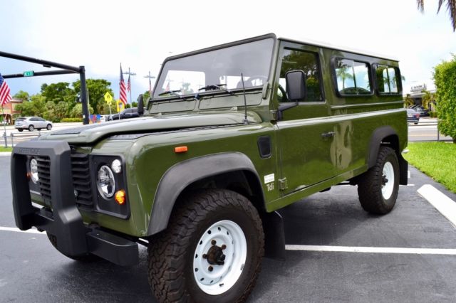 1900 Land Rover Defender - photo 11