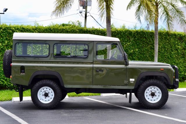 1900 Land Rover Defender - photo 2