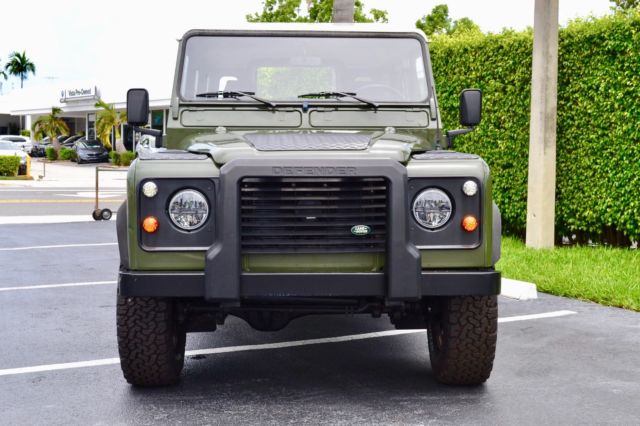 1900 Land Rover Defender - photo 3