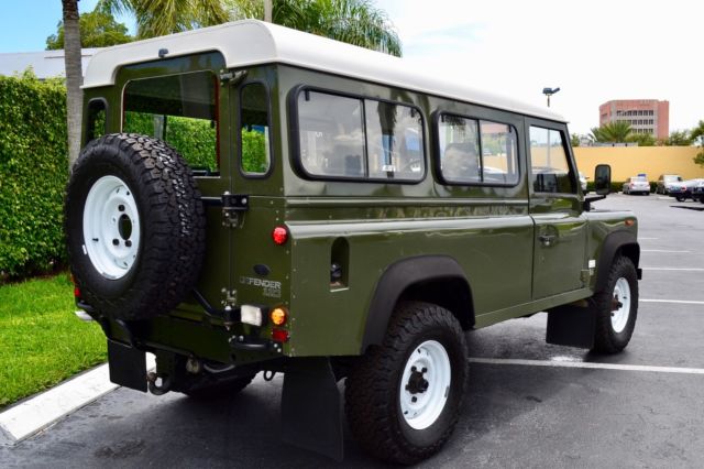 1900 Land Rover Defender - photo 7