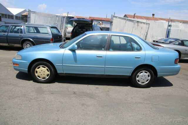 1992 Toyota Camry LE - photo 2