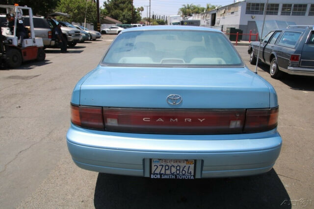 1992 Toyota Camry LE - photo 4