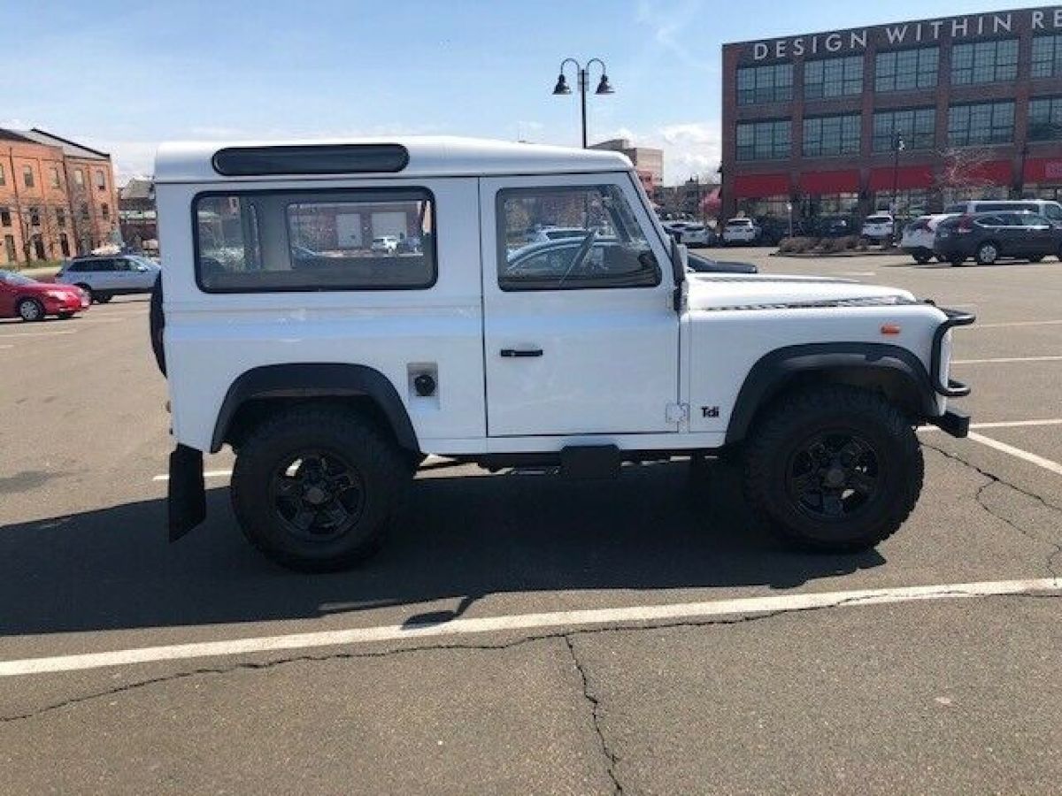 1900 Land Rover Defender D90 - photo 3