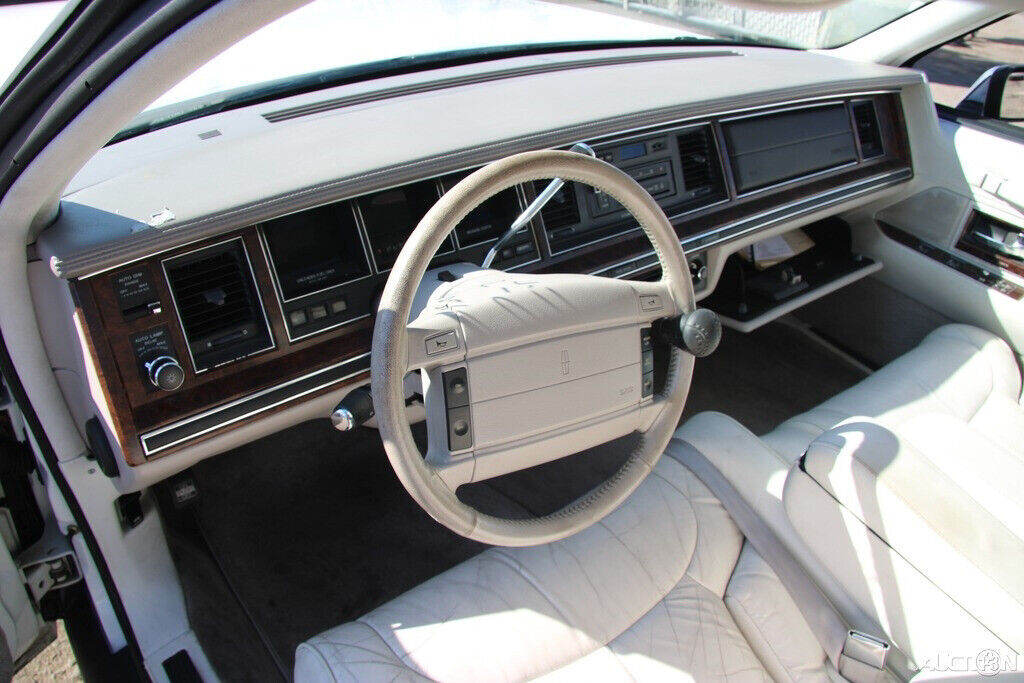 1992 Lincoln Town Car - photo 12