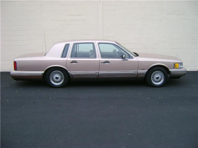 1992 Lincoln Town Car CARTIER LOW 77K MILES NON SMOKER CLEAN CARFAX! 1992 Lincoln Town Car CARTIER LOW 77K MILES NON SMOKER CLEAN CARFAX!