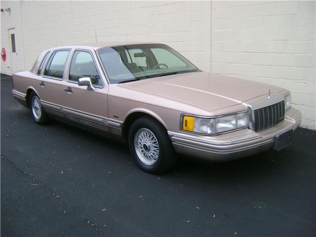 1992 Lincoln Town Car CARTIER LOW 77K MILES NON SMOKER CLEAN CARFAX! - photo 12