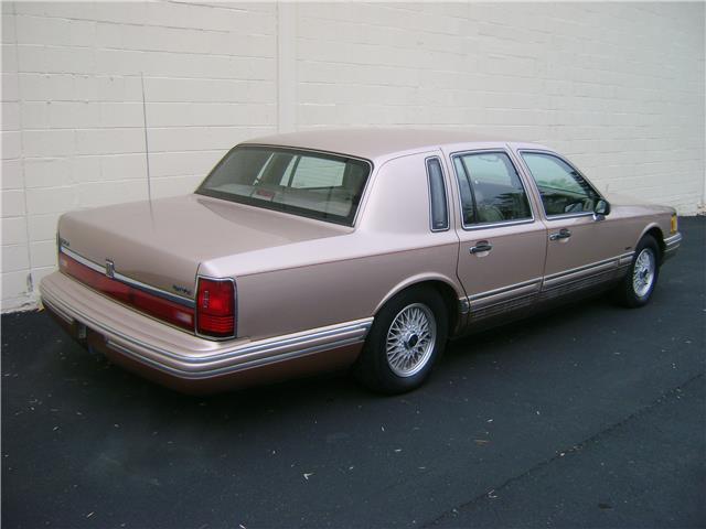 1992 Lincoln Town Car CARTIER LOW 77K MILES NON SMOKER CLEAN CARFAX! - photo 2