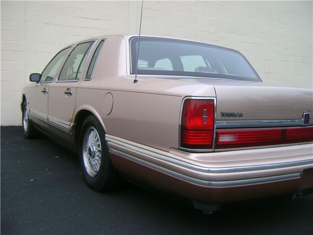 1992 Lincoln Town Car CARTIER LOW 77K MILES NON SMOKER CLEAN CARFAX! - photo 5