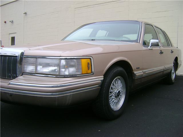 1992 Lincoln Town Car CARTIER LOW 77K MILES NON SMOKER CLEAN CARFAX! - photo 9