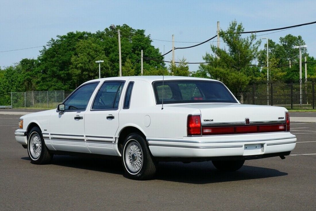 1992 Lincoln Town Car Executive - photo 2
