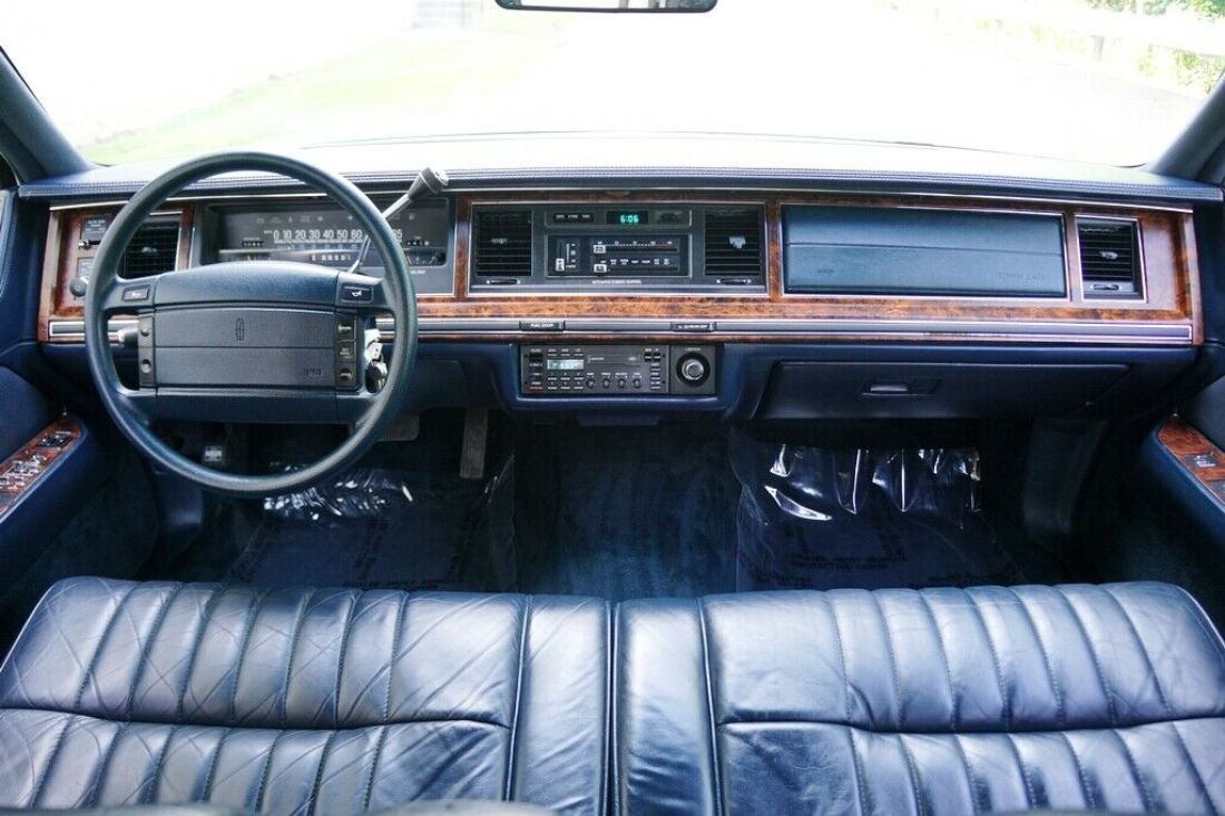 1992 Lincoln Town Car Executive - photo 3