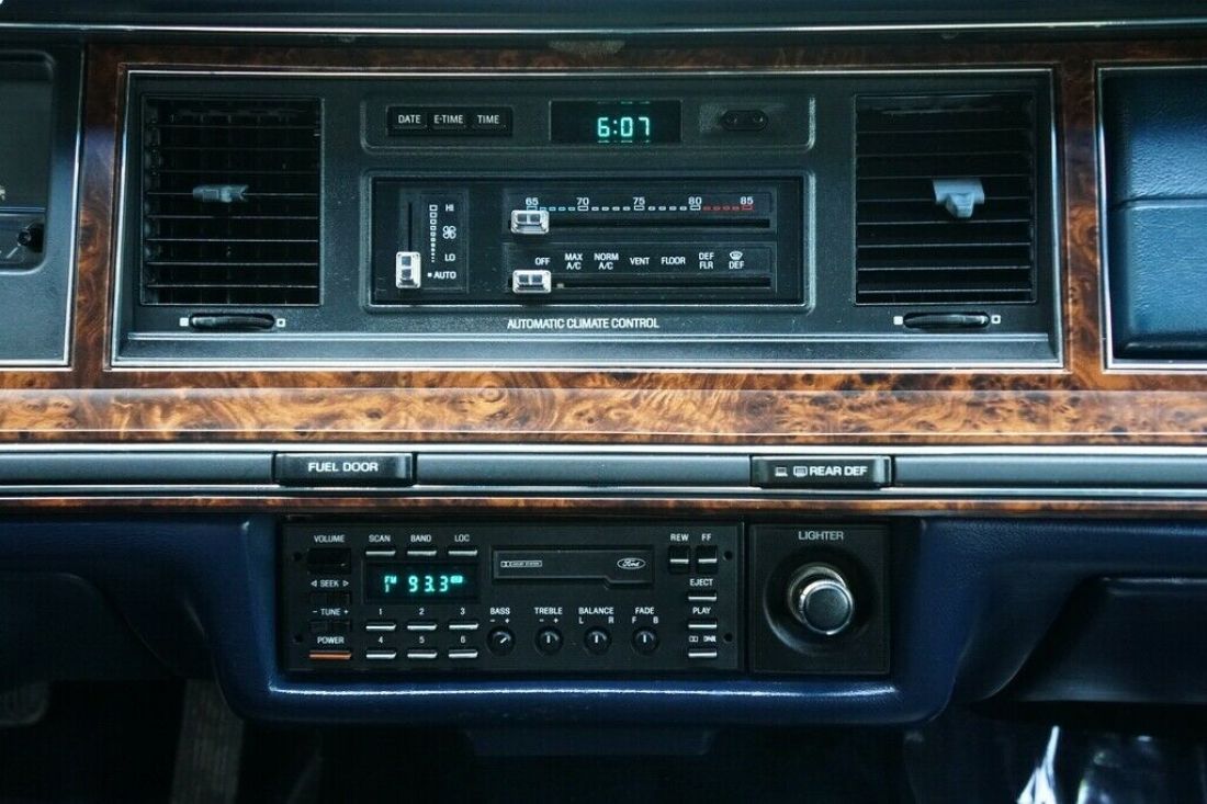 1992 Lincoln Town Car Executive - photo 4