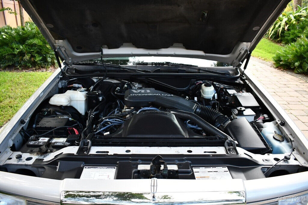 1992 Lincoln Town Car Executive Series 4.6L V8 Automatic Fully Loaded - photo 8